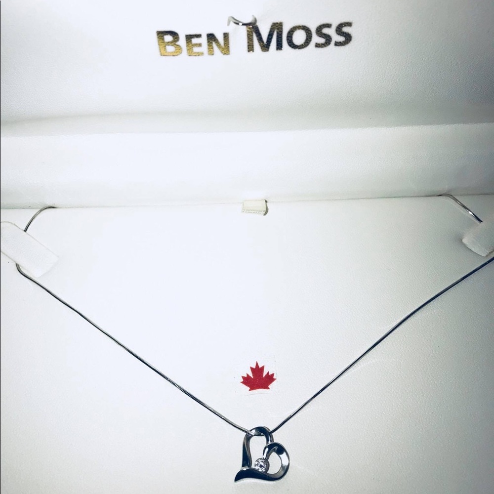 CANADIAN DIAMOND HEART PENDANT